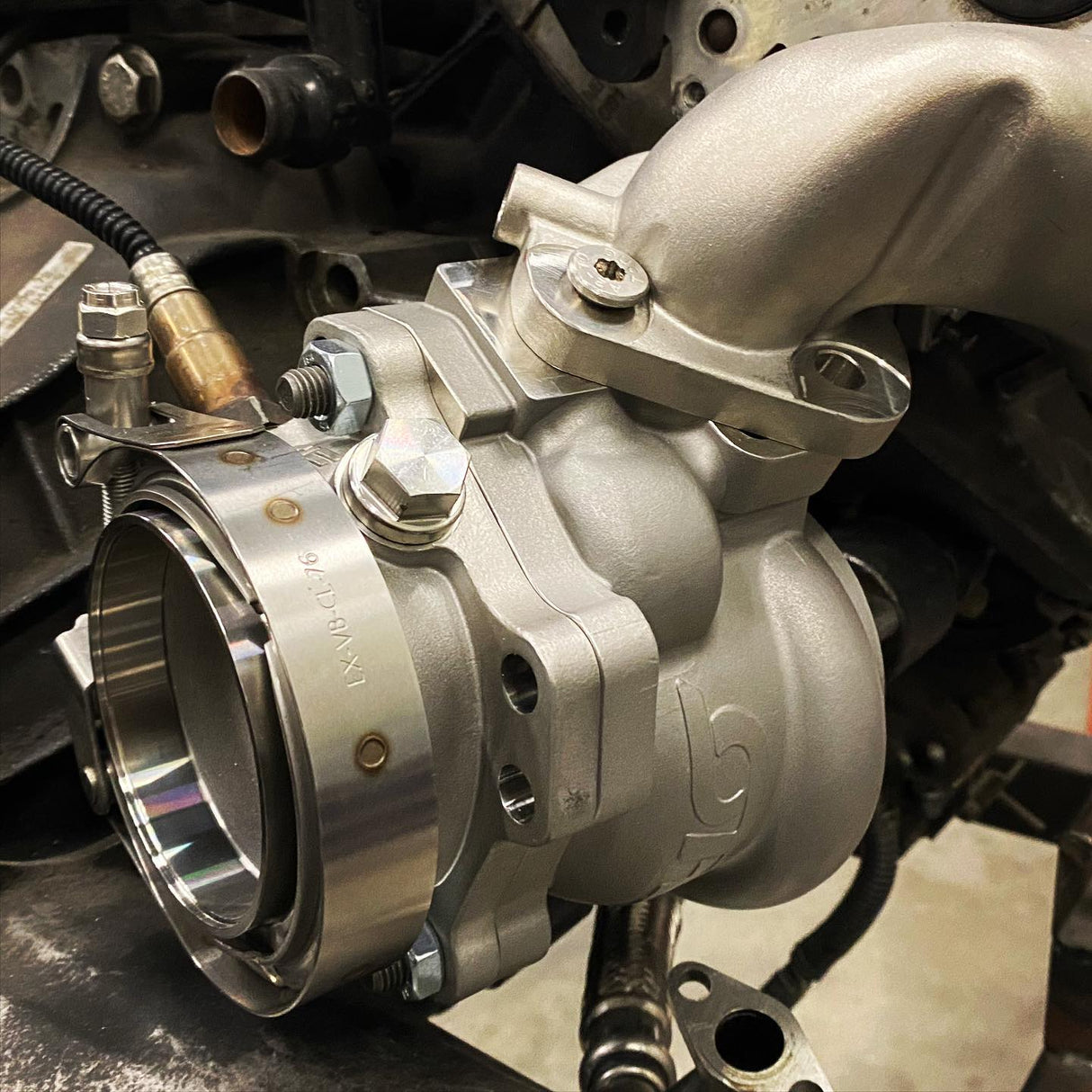 THE Tuner - Zestaw kołnierzy V-Band do downpipe - K04 - RS4 - S4 - B5