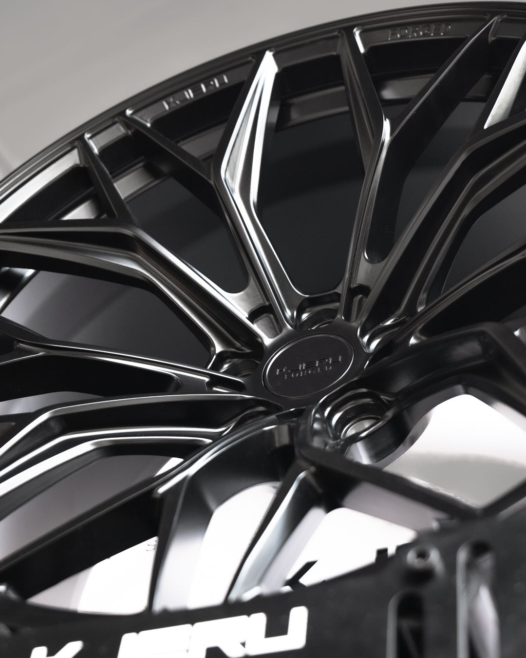 POLSKIE PODWÓRKO - Kute felgi KJERU FORGED - BMW M3/M4 G80 G82