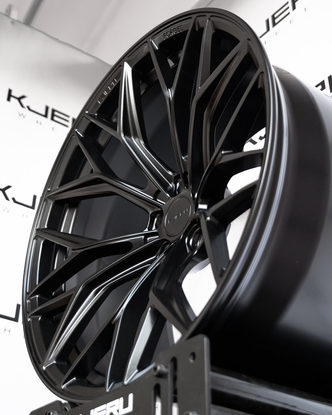 POLSKIE PODWÓRKO - Kute felgi KJERU FORGED - BMW M3/M4 G80 G82