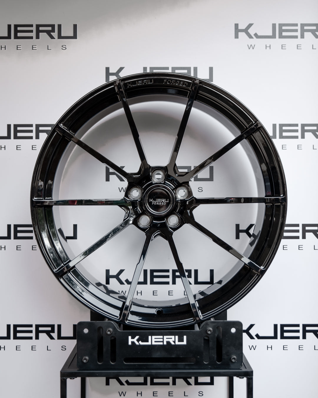 POLSKIE PODWÓRKO - Kute felgi KJERU FORGED - BMW M3/M4 G80 G82