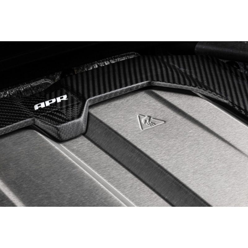 APR - Karbonowa pokrywa silnika - Audi RS6 / RS7 (C8)