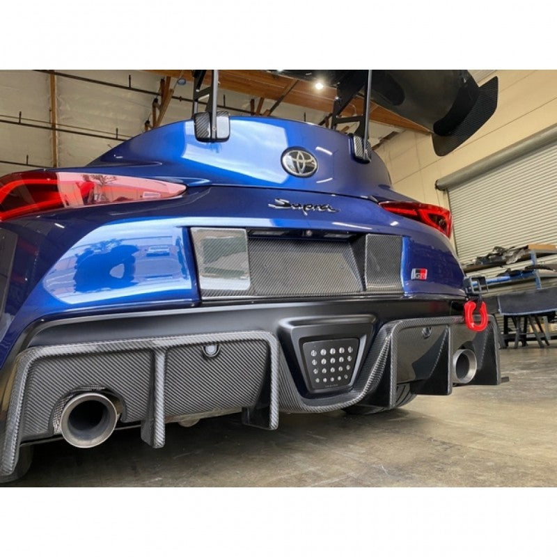APR Performance - Karbonowa wnęka pod rejestracje - Toyota Supra A90