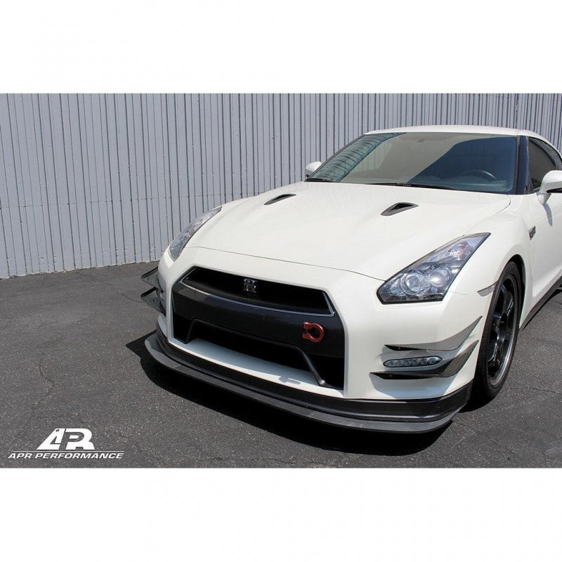 APR Performance - Karbonowe płetwy przedniego zderzaka - Nissan GTR R35 2012-2016