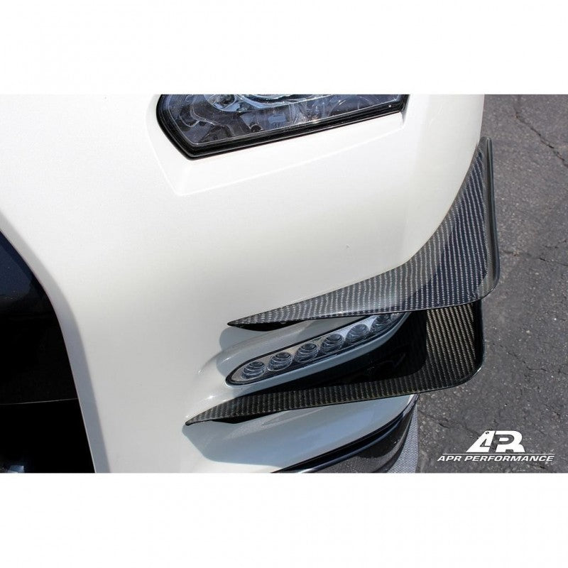 APR Performance - Karbonowe płetwy przedniego zderzaka - Nissan GTR R35 2012-2016